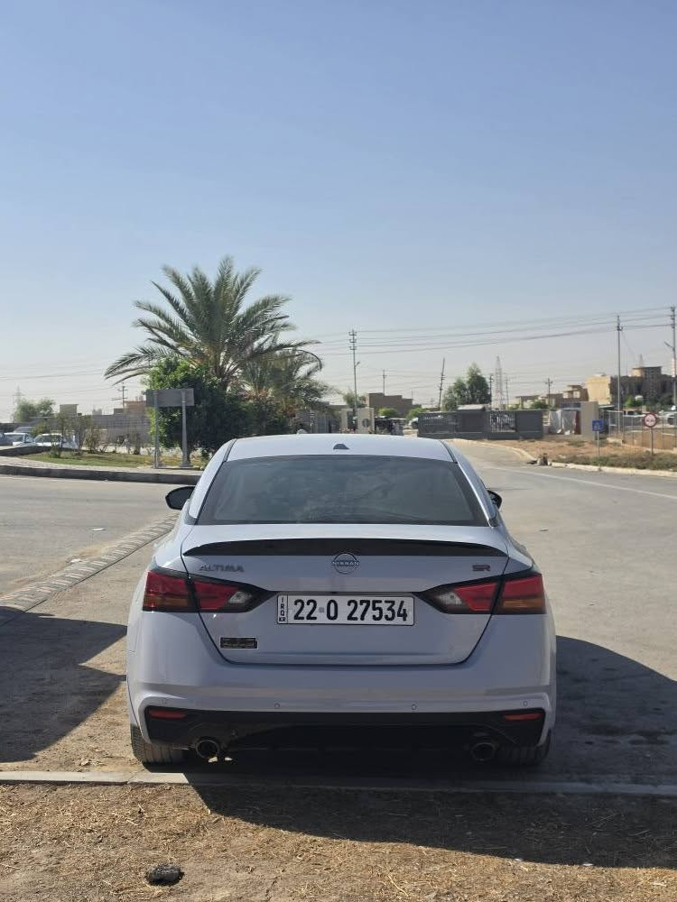 نيسان التيما 2024 SR+ اسمنتي
شاشة جبيرة وسلايد فول مواصفات 
ماشية 28 الف كيلو 
بجم وره وكدام كبس 
ضررها باب وجاملغ وره سكن 
وباب السكن PDR 
ضمان محرك وكير شرط الفحص 
*********** أربيل, العراق

نص مكتوب في الصور:
- BIDCARS