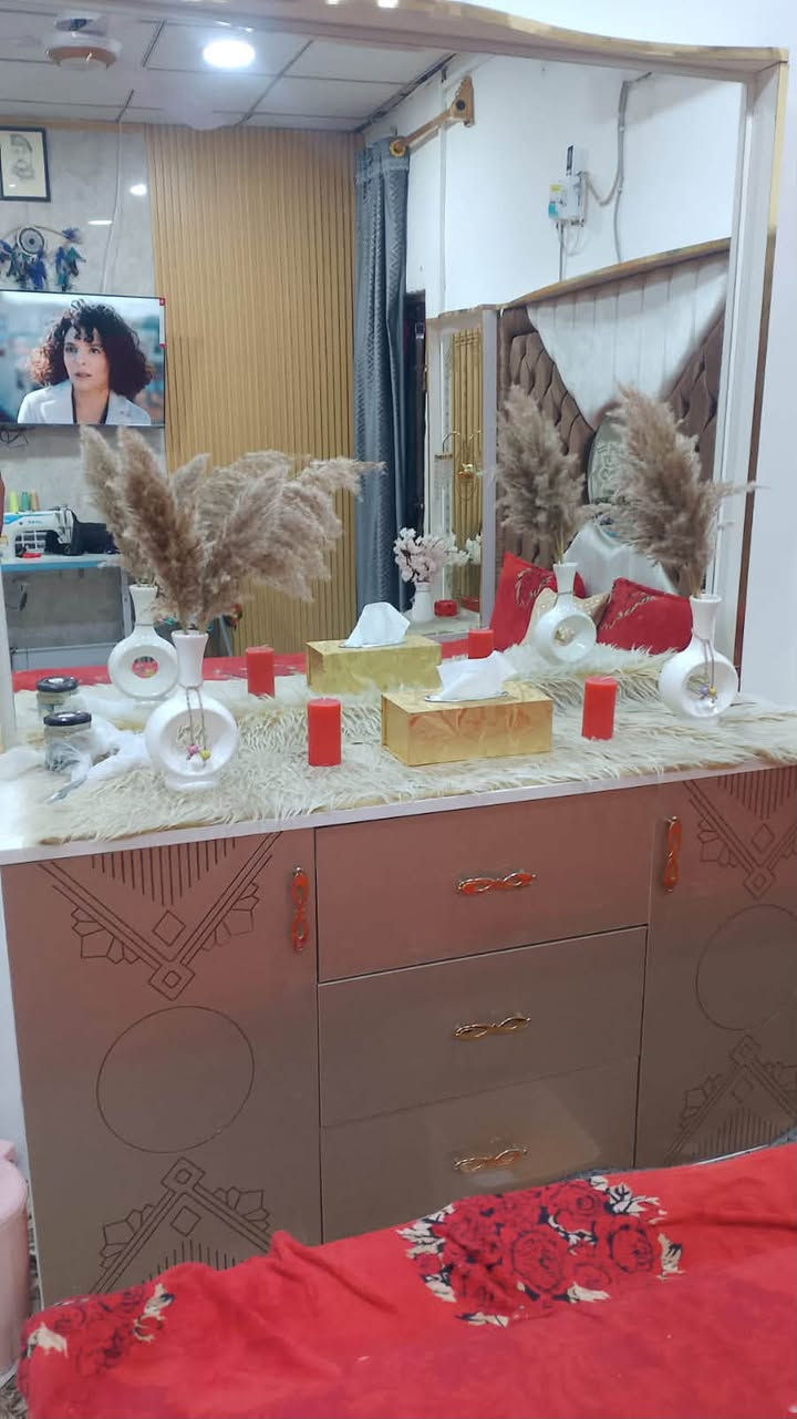 غرفه للبيع درجه اولى جنن وحيل نضيفه 
مكان الحيانيه شارع السيد
للاستفسار الاتصال على رقم ***********

