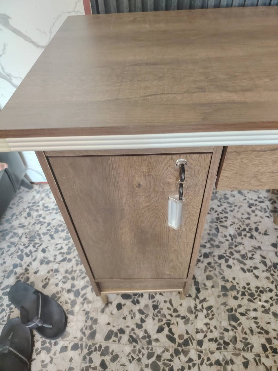 ميز جديد للبيع ولاحميلة رجلين معلينه متريدهن تكدر تفتحهن براغي شي مرتب 
125وبي مجال  
الشعب _حي اور 
***********
