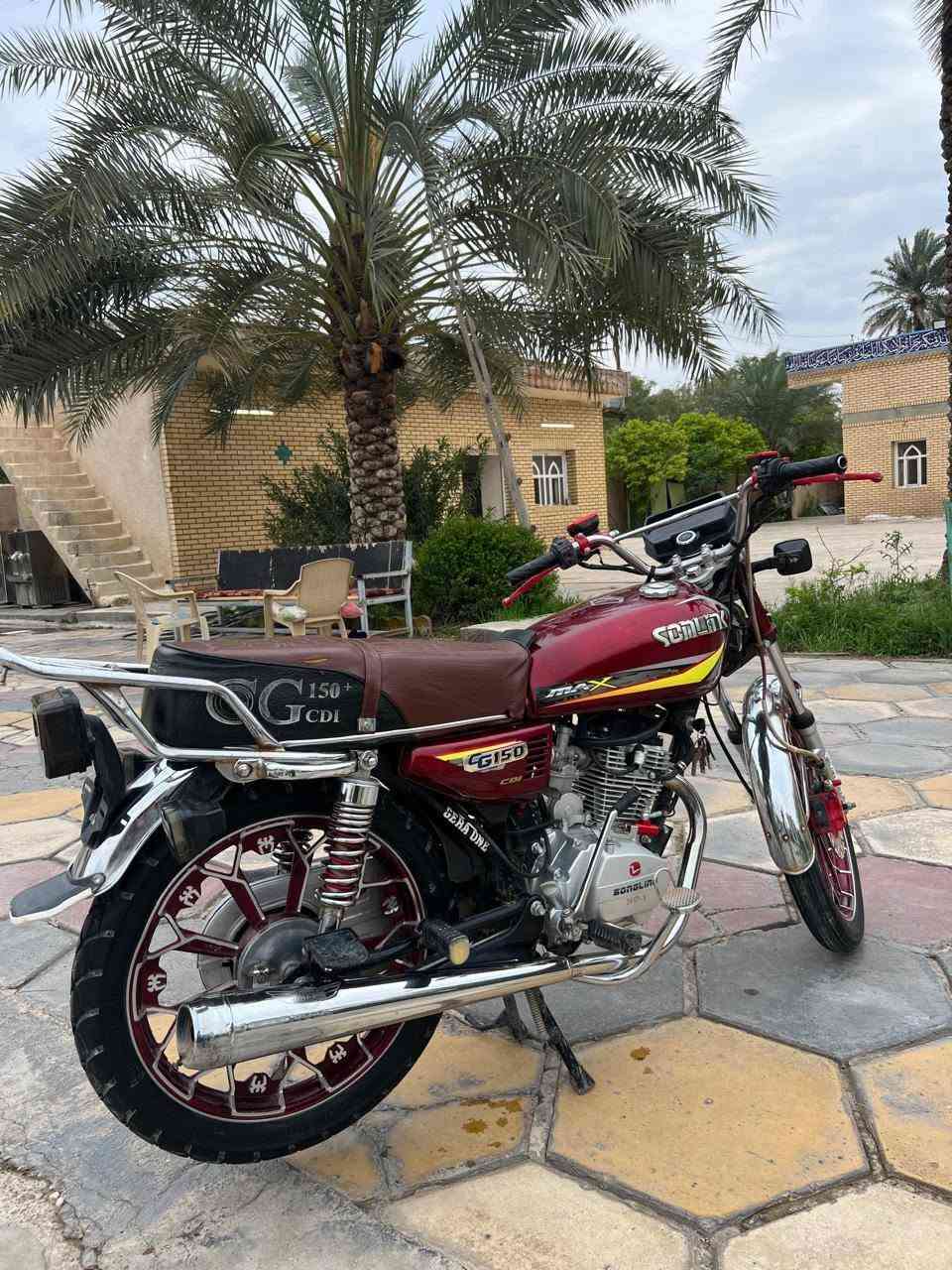 سلام عليكم سيفان للبيع فقط 
موديل 24 كفاله عامه
محرك 150 
اي نقص ما بيه 
تايرات جدد خلفي وامامي 
مكاني ديالئ ابي صيدا 
السعر 625 وبيه مجال حك الجيه 
رقمي ***********
