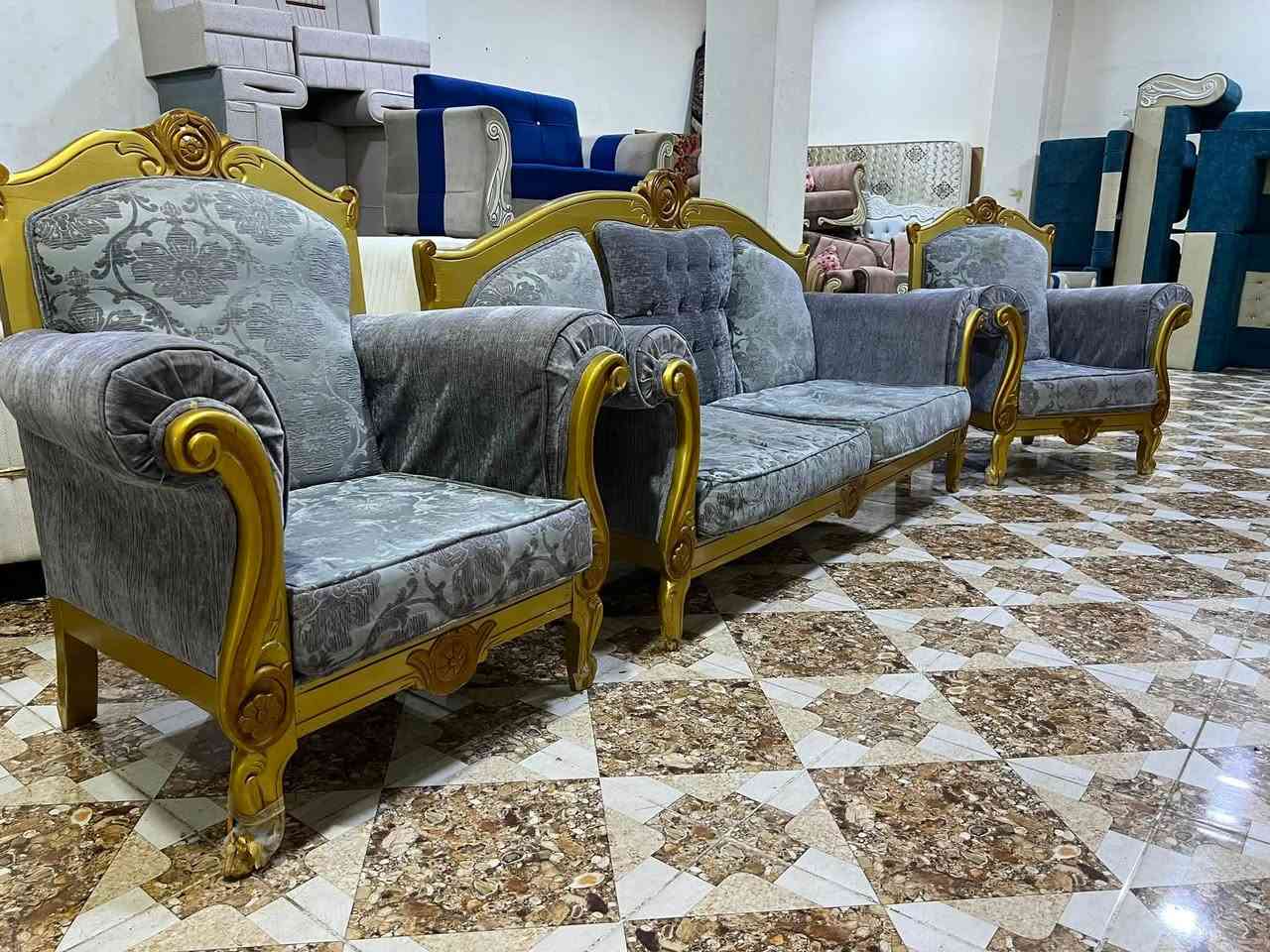 فرؤشتني خيرا
ئةم تاقم قةنةفة مةليكيية 
بؤفرؤشتن توركيية دارگويزة 
سةعريشي 175هةزار
كى زووهات پيرؤزيبيت 
ژم***********
شوين كةلار

