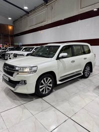 لاندكروزر VXS • ٢٠١٦ • ١٢٨ الف