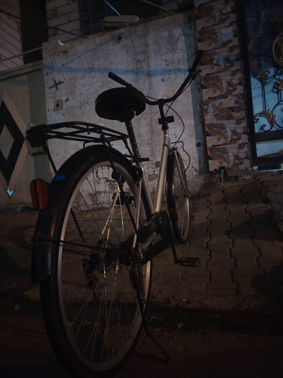 السلام عليكم
للبيع فقط نضيف كلش 
كامل كل نقص مابي ماعدا تاير خلفي عوزه
السعر 85 وبي مجال قليل
مكان حي ميسان
*********** واتساب فقط
