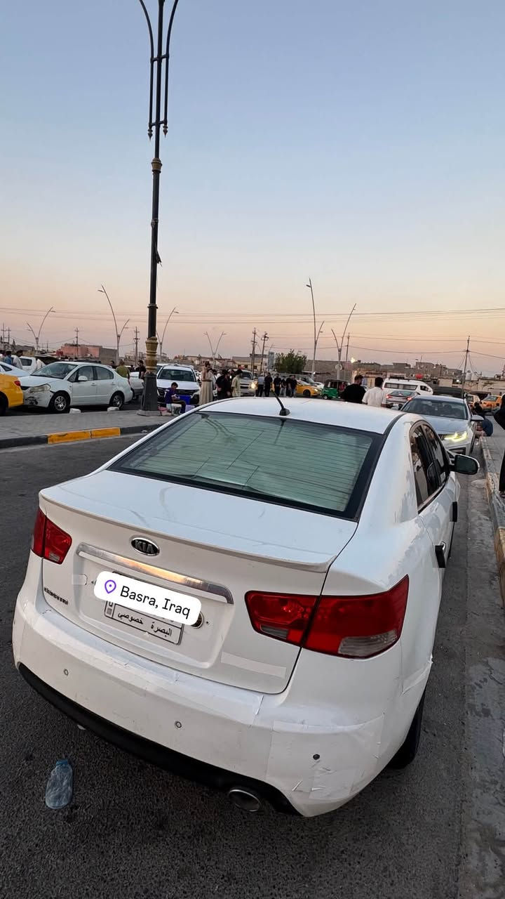 السياره حره تحويل ثاني يوم  باسمنه  السنويه 28
رقم بصره السياره خير من الله جاهزه مكينه وكير وحداده وتبريد  ترايها لزاخو  البدي نضيف  ملاحضات قليله بارد بدون معجون وصبغ 
***********
