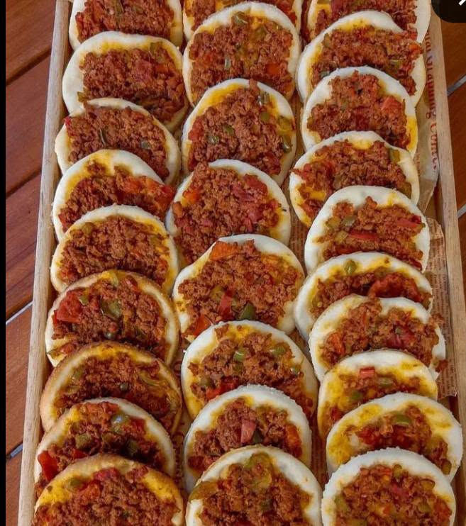 فطائر بالحم • مني بيتزا • توصيل ميسان