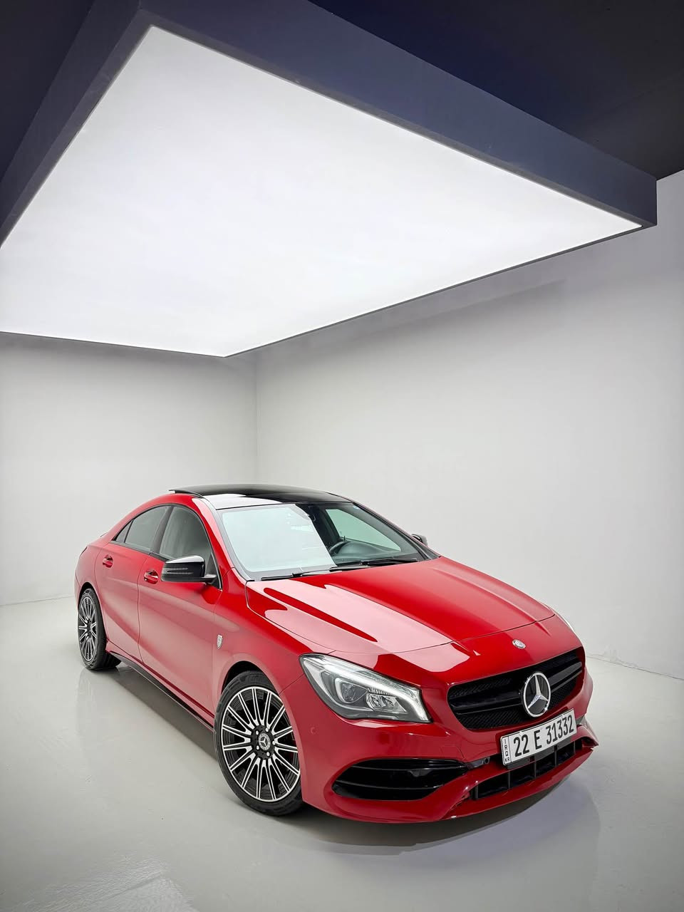 ‏Mercedes benz CLA250 2018
مواصفات (فتحة سقف بانوراما -و حساسات ٣٦٠ درجة-شاشة-كاميرة-خلفية - ابواب و تشغيل بصمة)
ماشية 88,000 ميل فقط
ضرر السيارة واحد قطع و نص صبغ 
بدون دواخل ارباك بشرط سليمه
السيارة كلش حلوة و نظيفة 
مكفولة من كير و محرك وكهربائيات
سعر:- (139$) 💰ورقة 
مكان:-🛣️اربيل
رقم :-📞(***********) أربيل, العراق
