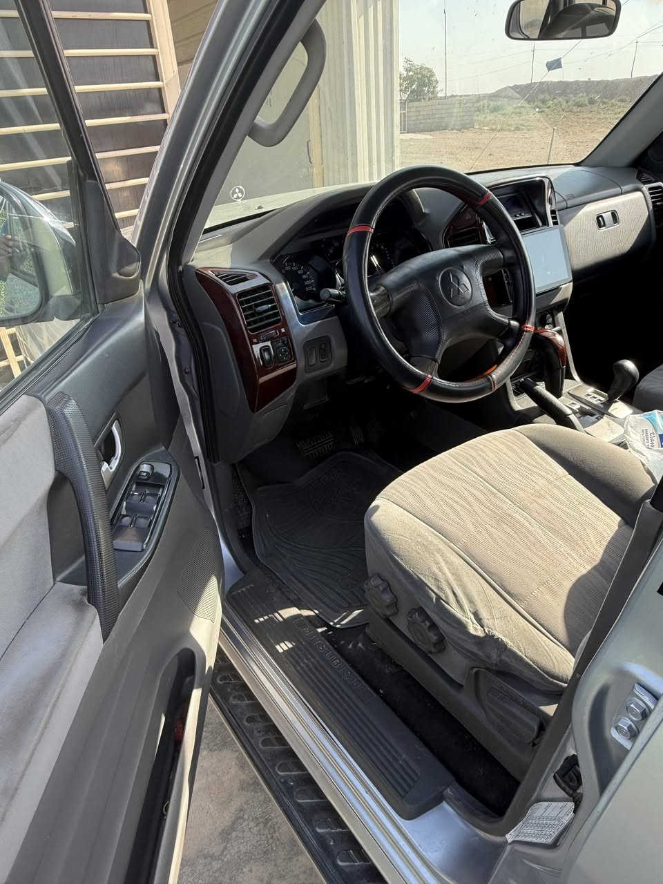 بيع مستعجل السعر 100 باجيرو ٢٠٠٧ نضيفه كلش سياره مال جناي تبريد ثلاث قطع ثلج كير محرك  تخم تاير ما تصرف عليها ربع  سياره بسمي رقم بغداد سنويه لل ٢٨ تريد تحويل تريد وكاله عنوان ديالى مندلي ***********  
(السياره كلش حلوه ونضيفه احلى من الصور بهواي )
