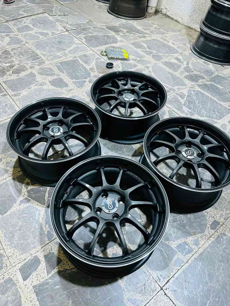 السلام عليكم
تخم advan racing فورجد قياس 16 ون سايز كلة شفة 
بدون ضرر مال حاوية 
تخم فولك قياس 15 بدون ضرر 
سعر التخم 250 دولار 
بغداد شارع فلسطين يتوفر توصيل للاستفسار واتس اب ***********
