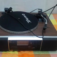 مشغل فينيل • بلوتوث • مشغل CD
