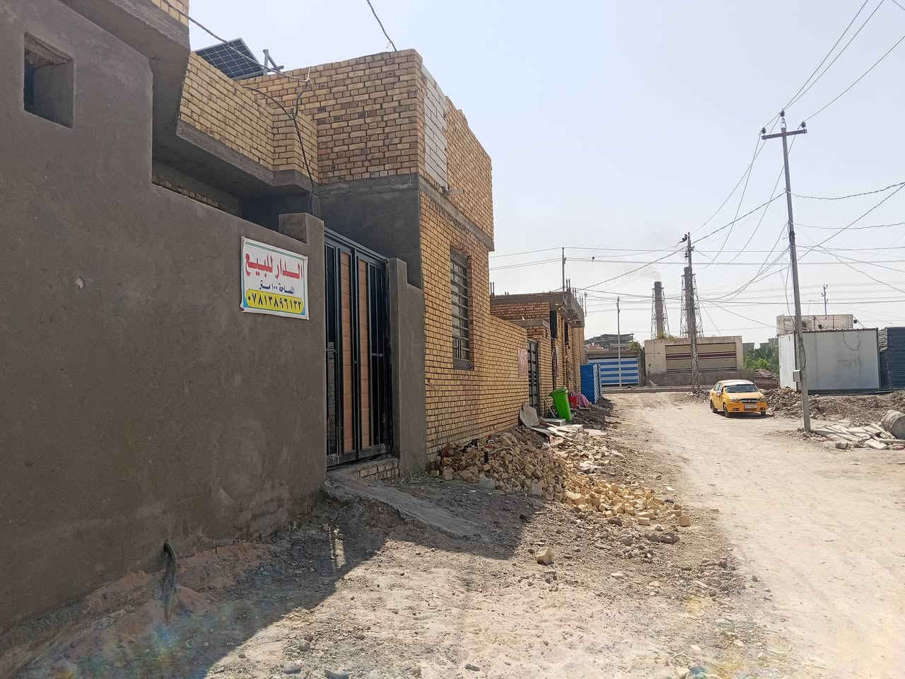 بسمه تعالي  
بيت للبيع مساحته 100متر 
واجهه 7/25 نزال 14 مكانه الصخيين قرب حسينيه الساده الاعرجيه متكون من غرفه وصاله ودوانيه ومطبخ حمام خارجي حمام داخلي  يبعد عن السايدين 30 متر 
ماي ومجاري حكومي  وكهرباء  السعر 53  وتساب فقط وتصال *********** اذا تريد فيديو بيه تفاصيل اكثر متواجد وتساب بيه وصل تطويب
