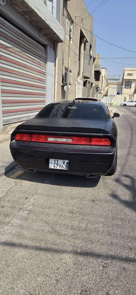 سلام عليكم دوج جالنجر ٢٠١٣ 
بجم محدث فقط 
كير مكينه اكسل كفاله 
فول مواصفات عده الفتحه 
تشغيل عن بعد 
حساسات خلفيه 
تحكم ستيرن جهتين 
كروسس تحديد سرعه 
بدون حادث نهائي 
صبغ حزام فقط 
رقم بغداد انكليزي 
مكاني النجف الاشرف 
***********
