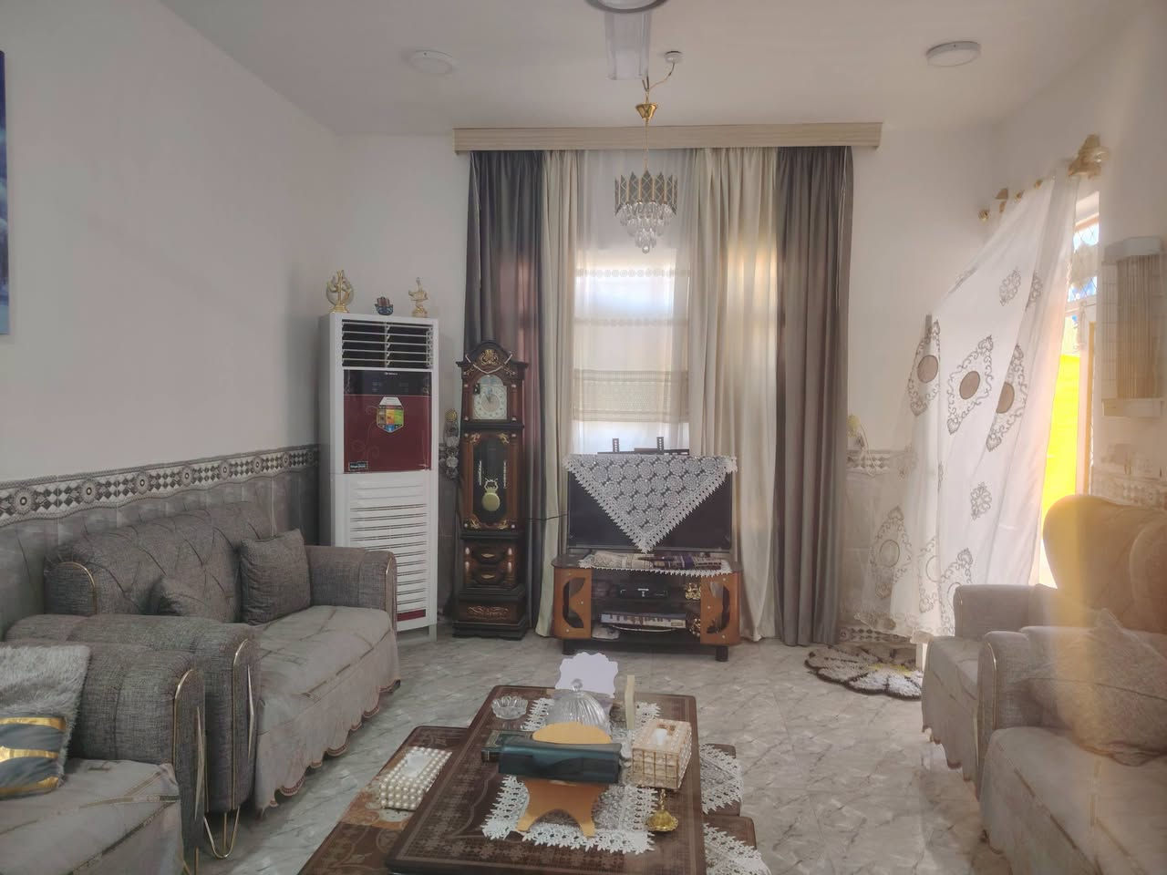 السلام عليكم
دار للبيع طريق سيد ابراهيم
مساحه ٢٠٠ متر علما بناء حديث درجة اول
طريق خط النفط
تفاصيل //استقبال ومطبخ وغرفه نوم عدد اثنان مجموعات صحيه داخليه وخارجيه كراج سياره
السعر //75
***********
