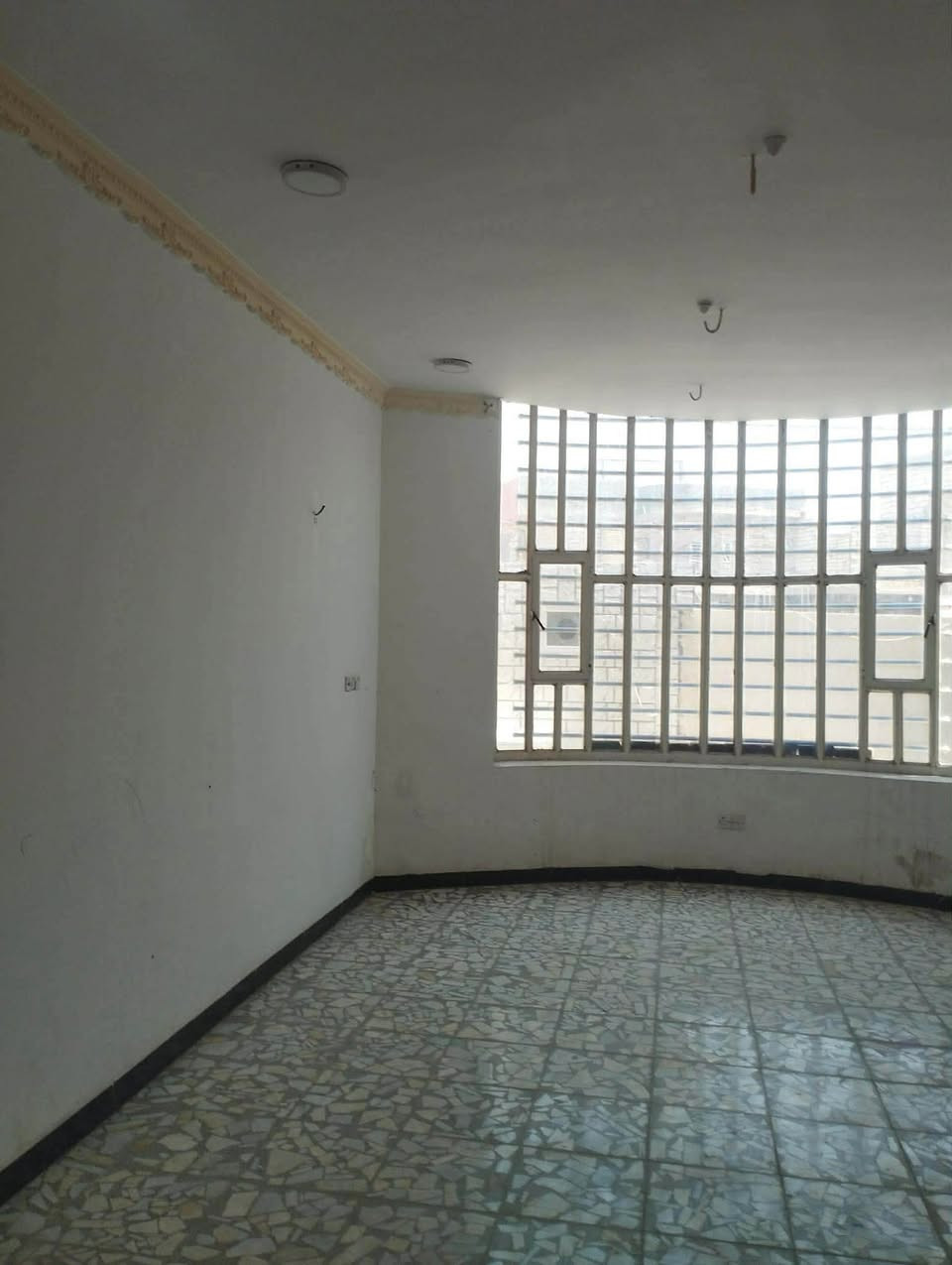 بيت للايجار مساحه 225 متر طابقين غرف نوم 3 صحيات عدد 3 استقبال كلدور مطبخ حار وبارد موقعه شارع 80 حي القضاة شارعه 30 متر سعر الايجار 400 قفل تفاصيل اكثر
 ***********
***********

