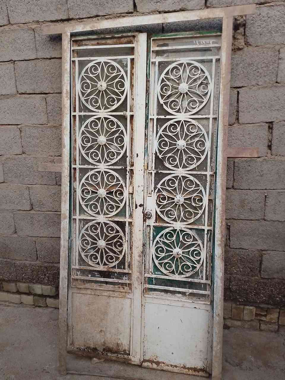 اسلام عليكم بيبان للبيع الواحد 50الف النهروان شارع الجملونات ***********
