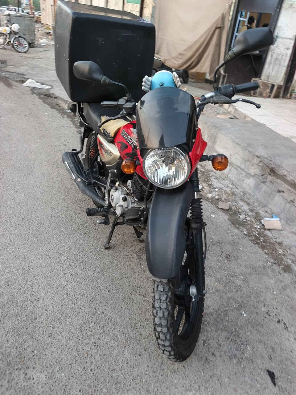 السلام عليكم بوكسر 23 نضيفه دراجه مرتبه مبيها شي مبيها أي نقص الله شاهد دراجه مرزوقة وتاخذه وبالك بارد ولو ما متوازي ولا ابيعهة دراجه مجفته يم مجد السوري ومعروف بشغله سعره 2000 مليونين وبيها مجال الشراي يتصل *********** مكاني بغداد زيونه
