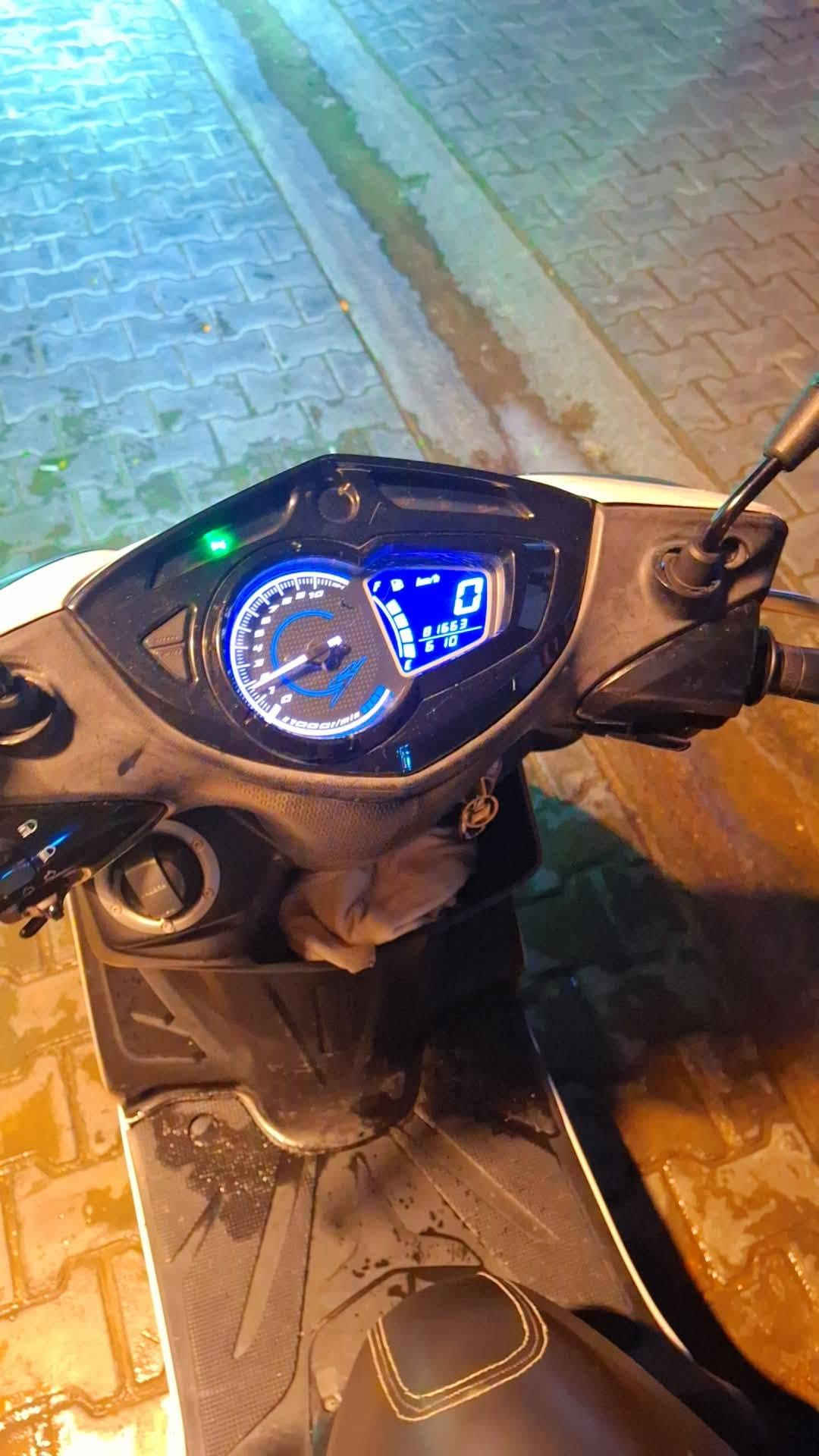 السلام عليكم متاح فحل ياباني نوزل خطين طلاعات 
مكاني بغداد.. المكينه بلاد برغي مامفتوح بيها 
شلعه معدل خير من الله
***********
