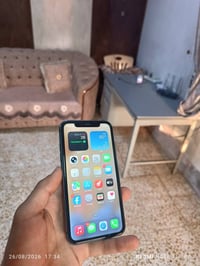 آيفون ١١ • ٦٤ • نضيف
