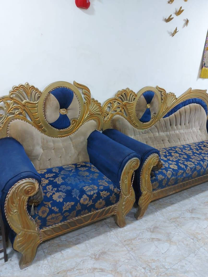 تخم ملكي ضخم  ١٠ مقاعد  السعر ٢٥٠ الف
مكاني بغداد حي القاهره الاتصال ***********
تخم ملكي ضخم  ١٠ مقاعد  السعر ٢٥٠ الف
