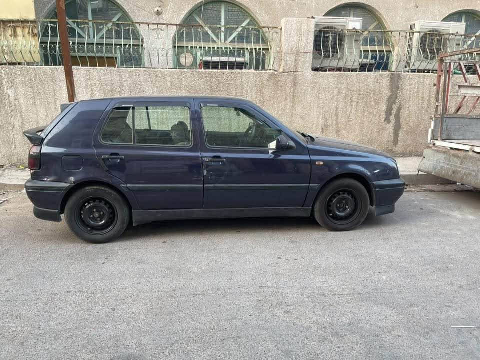 كولف ٩٤ 
محرك ٢٠٠٠ سكيورتي قبق ابيض معروف بقوتة
كير اوتو ميكانيكي مو كهربائي 
سيارة جاهزة بيهه نقص بس جامة السايق متنزل 
حدادية ٧٠ بالميه 
تخم تاير نضيف 
السياره بيهه ويل رنك اسود عادي حاليا تخم جديد 
باتري جديد بالضمان سنه 
تبريد ثلج 
جام اوتو 
سستم صوت دمام وشاشه 
دوس جانبية ولحية امامية وخلفية وتخم مطريات وسبايدرات
داخل نضيف كلش  دوشمة كشنات جديده 
منضومة بصمه تقفيل وفتح وتشغيل 
منضومة مي زيتي بلادد شرط حماوة ماكو ولا تنقيص لو تعوفهه سنه
محرك كير كفالة لاتنقيص ولا تبخير ترايك وين متريد 
بيهه بس هاي طختين باب الصدر ويم قبق البانزين موضح بالصور 
كشر مامكفول مصبووغ عام بيهه
سيارة خير من الله الياخذهه يترحملي 
مكان بغداد *********** 
سعر ٤٠ بغداد, العراق
