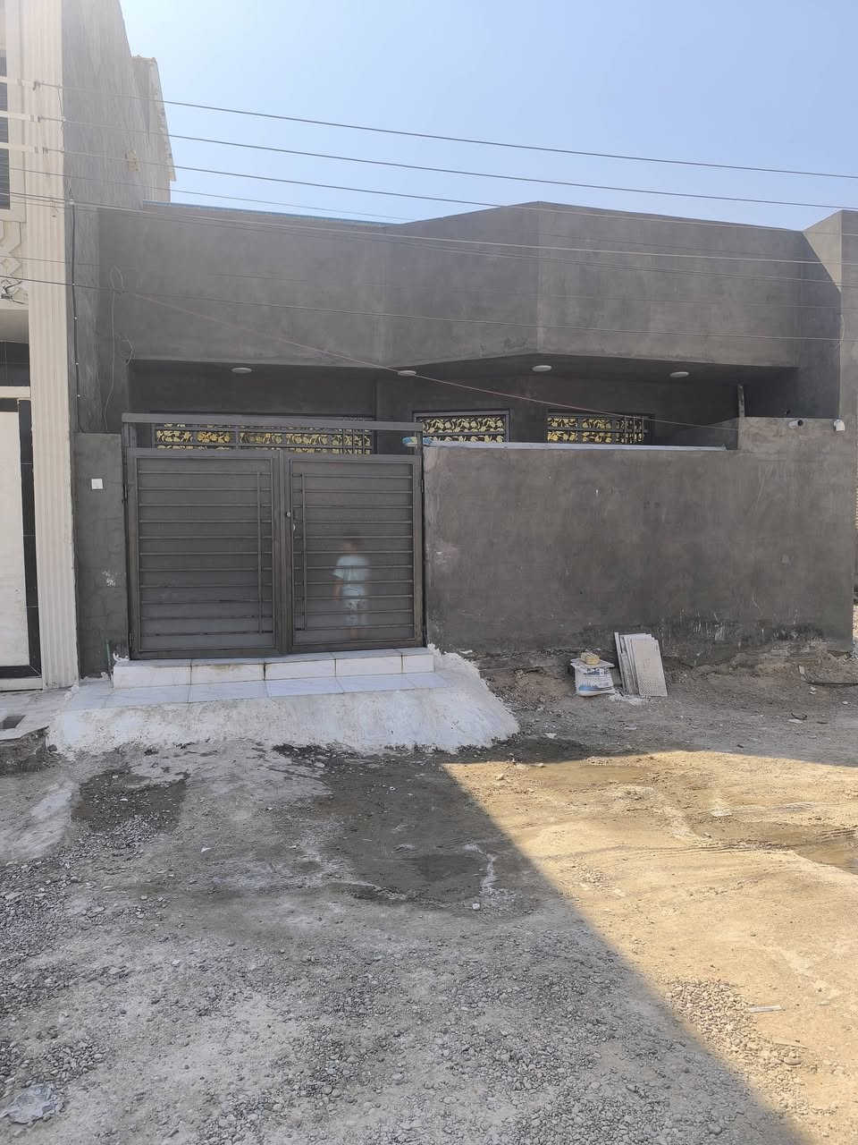 السلام عليكم بيت 100متر مربع زراعي البيت جديد جدآ بناء طابوك الأرضية رفت بيت متعوب عليه الزعفرانية شارع الكهرباء المعلمين بشارع أسواق السلام بصف أمن الوطني السعر 68 وبي مجال ***********
