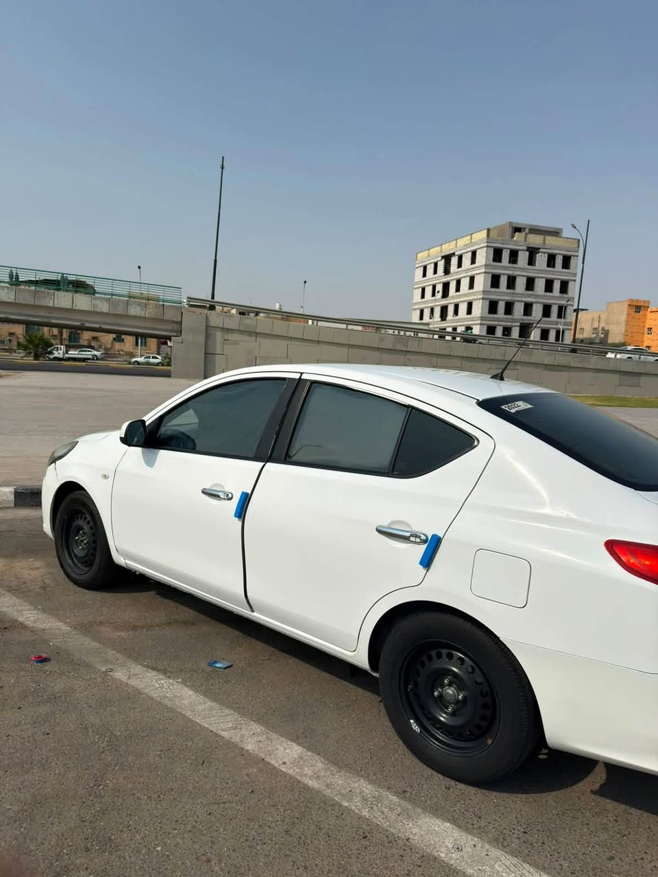 نيسان سني موديل 2022
رقم اربيل سنوية لغاية 2027 شهر الثالث
بيه جاملغ امبدل الگدام و٤ اماكن باردات مثل ماموضح بالفحص 
ماشيه 77 الف 
سياره حلوه مال بيت مو تكسي
مدوشمه الارضيه جلد
سماعات اضافيه 2 وره
حداده جاهزه 
طخم تاير نظيف 
كير مكينه كفاله
تبريد ثلج 
بأسم شركة دلير خسرو سمايل
ورقمهم موجود وكاله تجديد تحويل
للتواصل :  ***********
