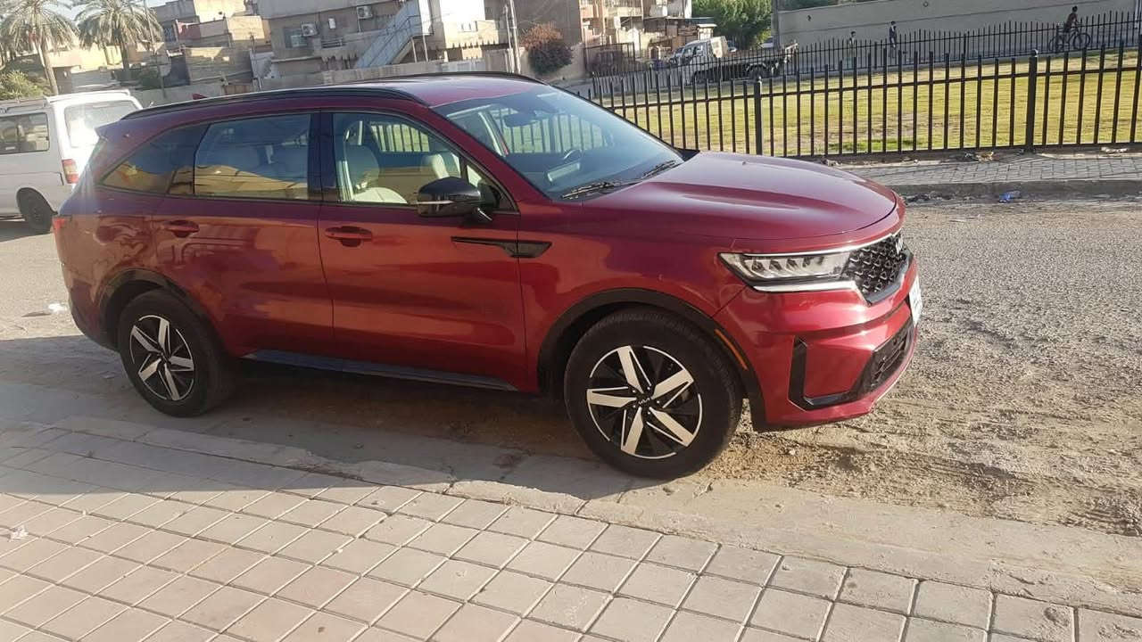 سلام عليكم 
سورنتو 23 دم غزال 
محرك 4 سلندر 
ماشيه 41الف  تقريبا القصد اكثر شي 
حساسات فول
ما عده بنورما وصندوق مو كهرباء 
بس بل باب شخط يروح بل بولش 
انزل من سعر سياره لبوش 
السعر 250 وبيها مجال لطيبين مو شراي لا يجي 
مكاني بغداد مدينه صدر حي الامانه 
***********
