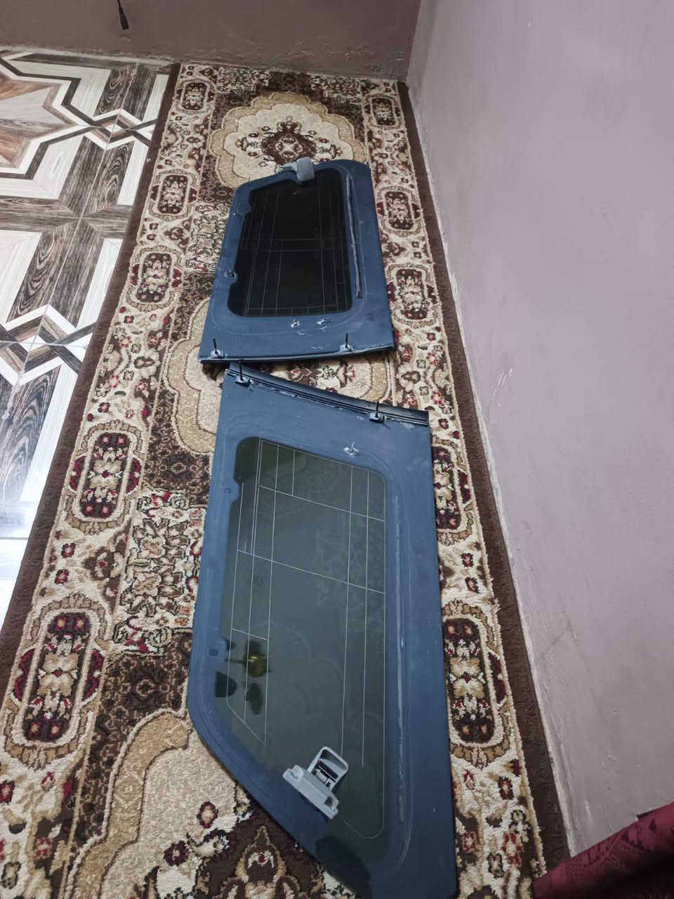 سلام عليكم جام جانبي خلفي سينا كاملات هنه ولقفل ملاتهن  عدد4 ثنين سود مضلل بلادي وثنين ابيض عادي  يصير، بيهن الحساس مال راديون سعر 50 الف الزوج وتوصيل موجود  اي مكان  للتصال ***********
