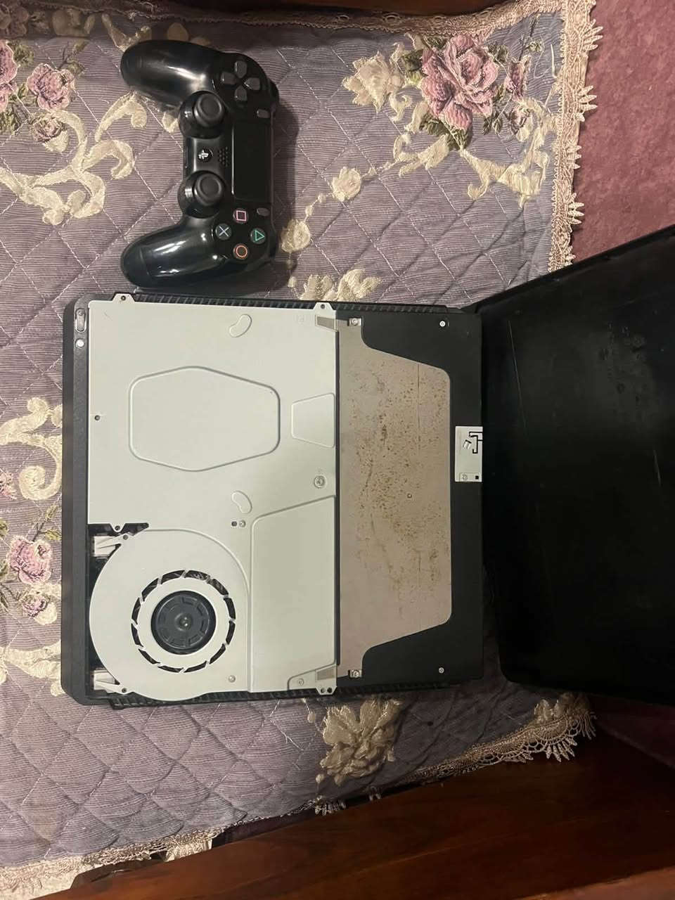 بلي فور سلم مستعمل للبيع نظيف جدا قليل استعمال مفتوح فقط تنظيف لاغير ذاكره 500Gb نظام 13.04 قابل للتهكير على ايدك تهكره اذا تريد ملحقاته الاصليه كيبل الطاقه مع كيبل HDMI نظيفات مابيها اي خلل منافذه مابيها اي خلل اي اذا مبدل بيه ابيعه بلاش + ups offline 2000 rising جدا جدا نظيف بطاريه بلاديه بورد بلادي حجم 2000 اقل شهرين مستعمل سعره خاص ادخل وقابل للتفاوض السعر ماعندي توصيل مكاني بغداد

رقمي : +964 770 073 7362 واتساب فقط

ماعندي توصيل
