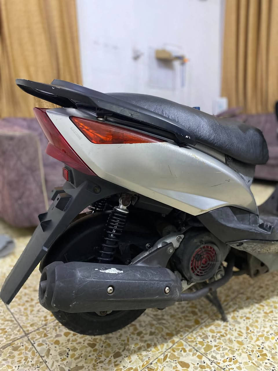 سلام عليكم للبيع دراجه ثعلب رمبه مكفوله من فتح لمكينه  بيهة كلجات رياضي بلاد من رمبه  دراجه كلهة كامله ما بيهة نقص كهربائيات شغاله السعر ٧٥٠ وبيهة مجال مكان الشعله الرحمانيه. رقم هاتف ***********
