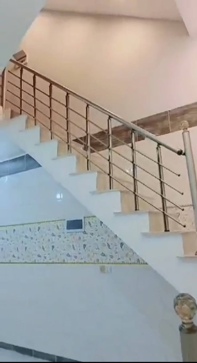 🏠بيت ١٠٠ م للبيع طابقين طابو رقم الدار1720مباشر مع صاحب العقار
🗺️العنوان : ابوغريب حي الصديق 

قرب جامع النور شارع 20

بيت للبيع كامل مكمل تستلم مفتاح 🔑من كلشي جاهز تاخذه

🔴غرف عدد: 3  

🔴 صالة ارضي وصاله طابق ثاني واستقبال 

🔴 مناور عدد،2 واحد منهم يرهم مطبخ حار 
وصحيات خارجيه وداخليه 

🔴 الواجهيه ٥ النزال ٢٠ 

للاستفسار : ‏‪***********‬‏واتساب تفاصيل
