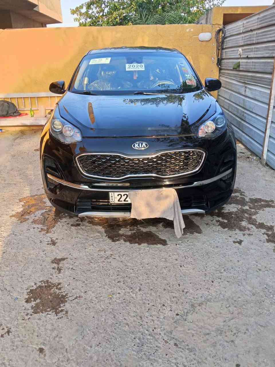 كيا سبورتج لون أسود رقم أربيل 
2020 جديدة ماشي 67 بسم صاحبه تحويل وكاله بنفس اليوم متصرف عليه ربع دينار فقط رسوم نقل الملكيه جاهزه هزه وسنويه وبراد كله جديد 
مواصفات السيارة نصف فول كير محرك GDI بشرط الفحص علسونار شاشه كبيره تحكم ستيرن جهتين تدفئه وتبريد ثلج ويه السويج حساسات اماميه خلفيه السيارة بصمه تشغيل كامره خلفيه دواره كشن كهرباء داخل كلش حلو ونضيف تخم دسكات اماميه خلفيه 
وتخم تاير جديد وصدر امامي خلفي جديد 
السيارة مال بيت وجاهزه من كلشي 
السيارة 5 ويل كب 
حادث السياره قبق الصندوق فقط
والباقي كفاله 
مكان السيارة بغداد الكرخ 
وسعر السيارة )(150 ( وبيه مجال شي بسيط 
رقم صاحب السيارة ***********///أبو عباس 
اخوان ئاني مكلف بنشر والله بغداد, العراق
