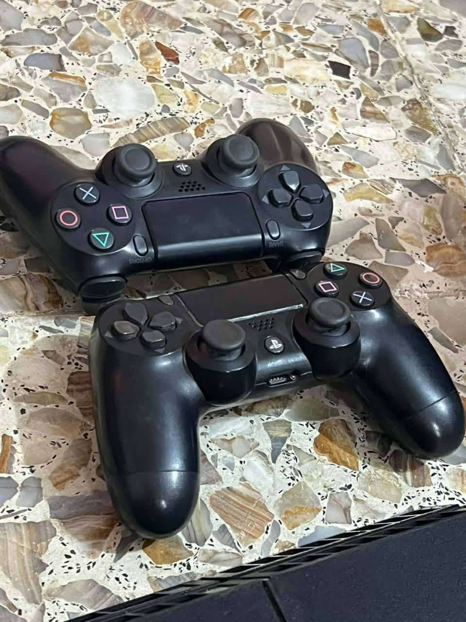 سلام عليكم بلي 4 صناعه يابانيه من شركه سوني اصلي نضيف و. يو بي اس نضيف جديد كلش جوستكين وياا مكاني كوت منطقة البيضاء الشراي يتصل‪***********‬‏ الموشراي لايتعبني خاص مفتوح
