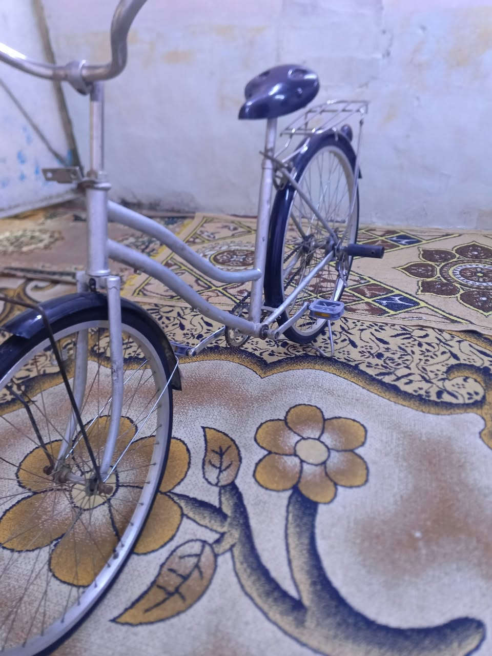 السلام عليكم من رخصه مدير الكروب متاح بايسكل حجم 26 بايسكل كله جديد مكاني كربلاء قريب مدينه سيد الأوصياء سبب البيع محتاج واريد ابيع الشراي يتصل وبي خير ويدلل مامتواجد خاص وهذا رقمي ***********
