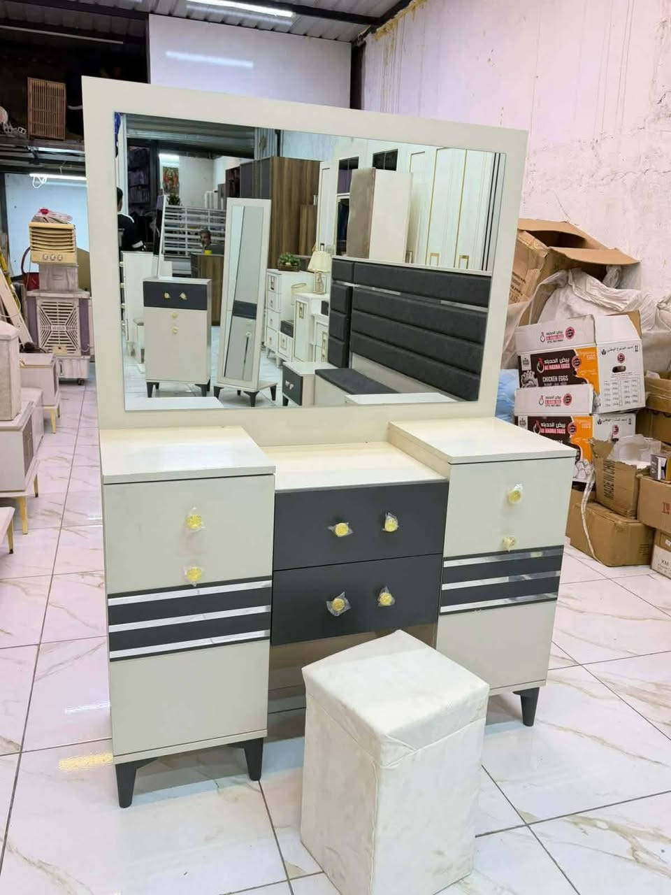غرفه اخشاب • غرفة نوم • لا تفاصيل