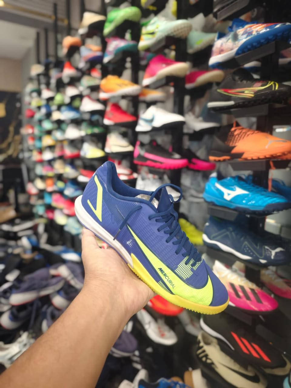 🔥🔥 وصل الجديد إلى بيج السيد 🔥🔥

👟 أحذية محبّة بالة أمريكي 🇺🇸
✨ أحدث الإصدارات والموديلات
💯 أوريجنال أصلي
📏 القياس: 43

موديل شبابي مرتب 🔥
خامة حلوة، ستايل مميز، واللي يعرف الأصلي يعرفه 😎👌

📍 العنوان: بغداد – الحرية الأولى – باتة – محل الجوكر
📲 واتساب: ***********

🔥 لا تفوّت الموديل… الكمية محدودة!
بيج السيد — الأصلي عنواننا 👑 #عنواننا
