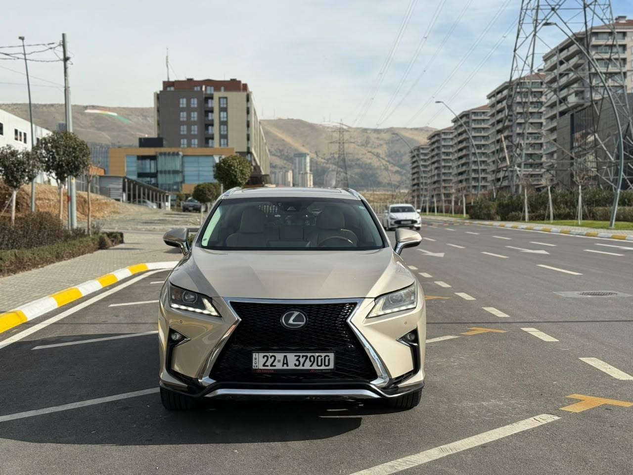 لێگزس RX 350 مۆدێل 2016 
فوول مواسەفات کەنەدی مەکینە V6 3.5L
١٣٥ هەزار کیلۆمەتر ڕۆشتووە گێڕ ومەکینە بە شەرت
ڕاداری ئاوێنە - ئۆتۆ ستۆپ - حەساس پێش و دوا - سڵاید - کوشنی سایەق و سەکن کارەبای سارد و گەرم و جڵد و ناوی قاوەی و سوکان و دەرگاکان ساجی ئەسڵی - لایت ئۆتۆ - شاشە و کامێرا - دەرگای دواوە شەفت - ماوسی شاشە - مۆدی سپۆرت و ئیکۆنۆمی هەر ٤ جام ئۆتۆ - سەماعە مارک لیڤیسن
ڕەقەمی هەولێرە و لە سلێمانیە
دوو پارچەی بۆیاخە بێ سارد ئێرباگ بەس شان تەقیوە
سەیارەکە زۆر پاک و جوانە ماڵی دۆستە 
سعر..217 کەمێك مەجال
شوێن..سلێمانی
تلفون***********
واتس اپ *********** السليمانية, العراق
