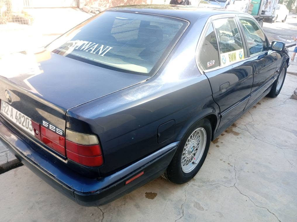 موديل 1991 بدون طرار وبدون ظربه. كلير جماليه تبريد 525بلاد   فول موصفات عدا سلايت صدر جديد حداديه جديد 4تايرات جديد  شرط تحويل سعر 52  فقط بيع. ***********  مكان كركوك.  . كركوك, العراق

