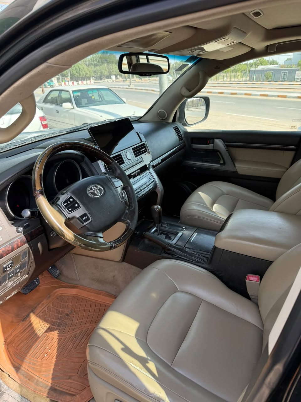 لاندكروزر V8 • ٢٠١١ • رقم بغداد