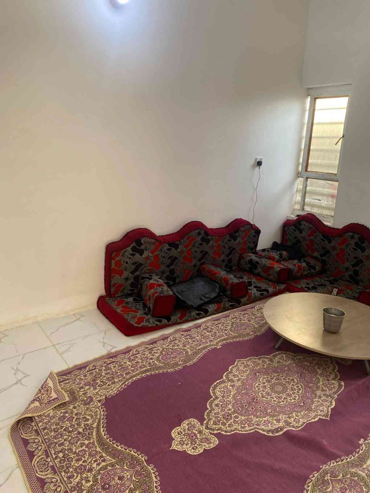 بيت للبيع ١٠٥ متر
واجهة ٦.٦٠ 
الشعلة/شارع الغربي/كاع سكلة حيدر التميمي سند 25 زراعي
طابق الاول كامل (استقبال-صالة-غرفة-مطبخ-ترك)
الطابق الثاني(غرفة كبيرة-سطح)
للتواصل *********** اتصال أو واتساب
