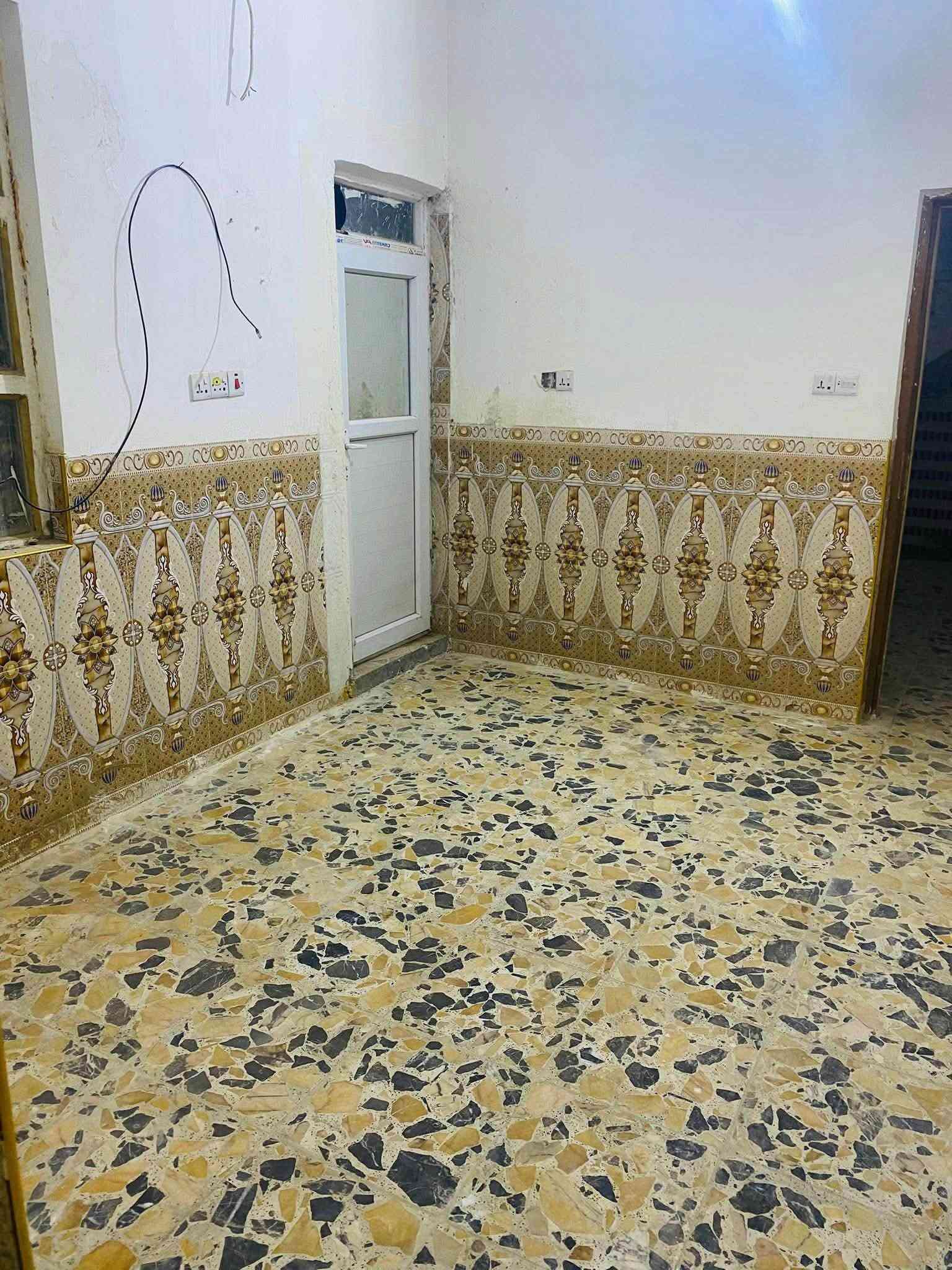 ٥٠الف خلف مول • ١٠٠م • غرفة وصالة