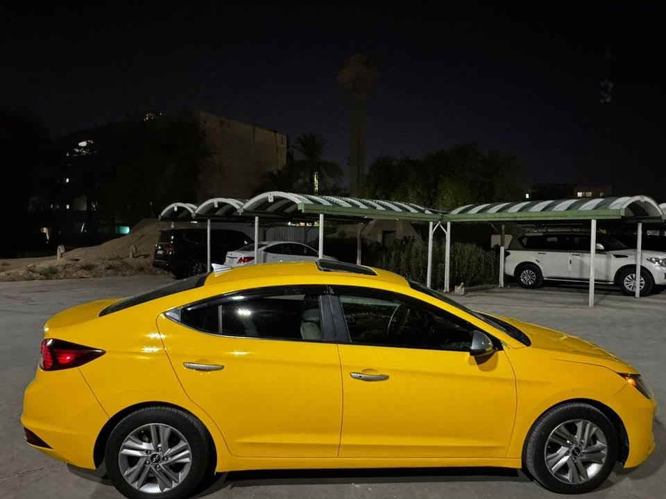 السلام عليكم النترا 2020
سيارة صبغتها جديدة
وارد امريكي
محرك 2000 دوش
ماشية 123 مايل 
محرك 2000
مواصفات 
رادار جانبي
رادار امامي مع تحديد مسار وقياده ذاتيه
شاشه كار بلي مع كامره خلفيه
بريك تلقائي عند الرجوع للخلف
حادث امريكا موضح يمك بل صور
السعر 128 وبيها مجال 
رقم بغداد بسمي تحويل ثاني يوم
مكاني بغداد 
الاسفسار اكثر 

***********
