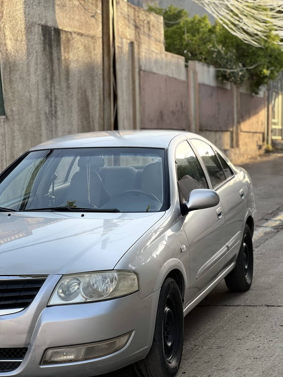 نيسان صني 2010  
السياره 1800 بدون ضرر فقط بيها تقحيلة بالسقف مثل ما واضح بالصورة السيارة نضيفة وجاهزة تبريد تدفئة شرط 
محرك وكير شرط السيارة باسمي اني الشرعي مالها شرط التحويل 
قسط ماابيع 
الاستفسار اكثر ع رقم
***********
