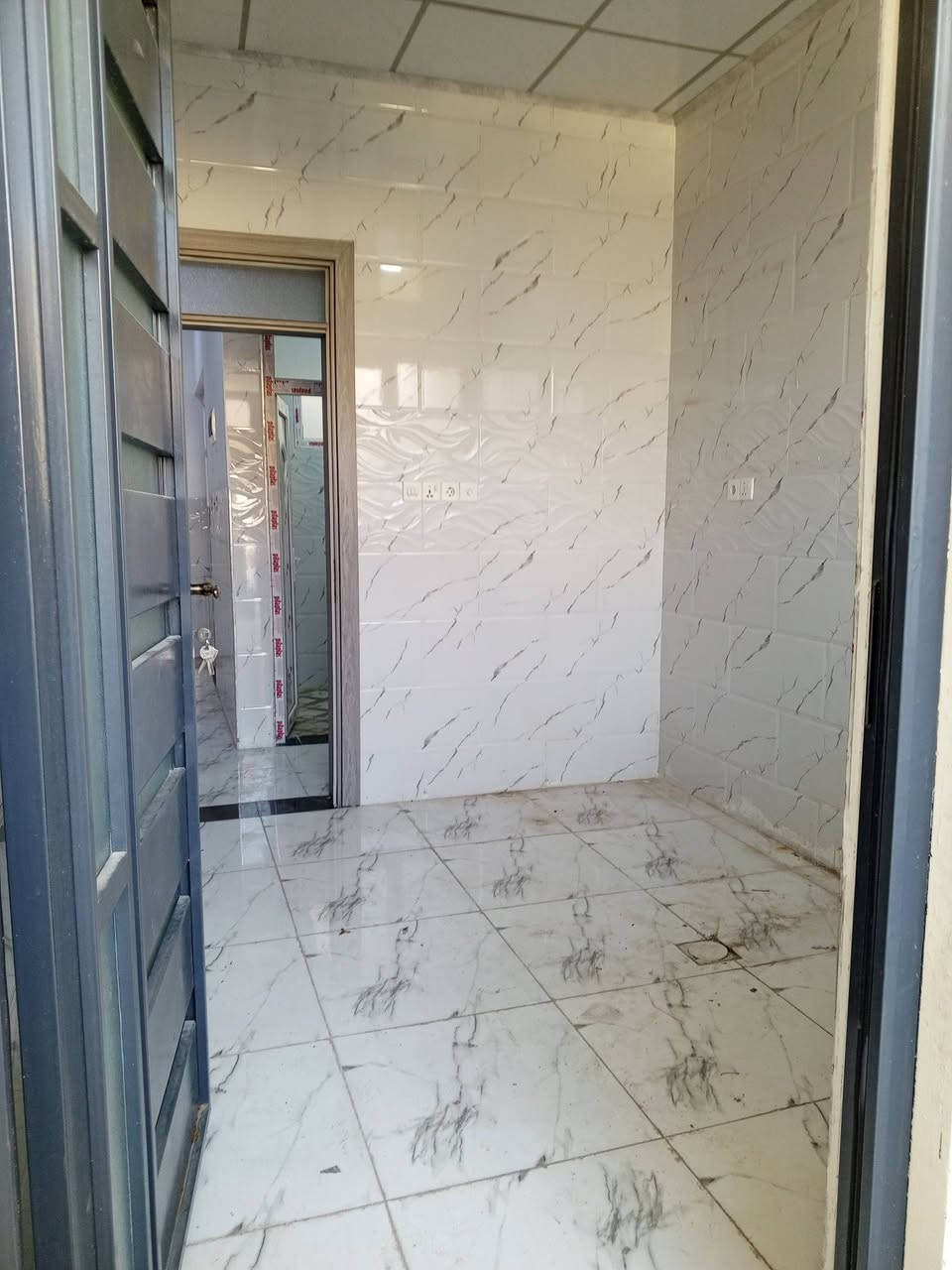 مكتب الكوخ الذهبي للعقار
 لدينا دار للايجار المساحه ١٢٥
 متر في حي الصحفيين خلف
 محطه تاج نينوه غرفتين نوم
وهول واستقبال ومطبخ
 ومشتملات وكراج وتوليت
 خارجيه والطابق الثاني غرفتين
 نوم وسويت بناء ٢٠٢٦
***********
***********
