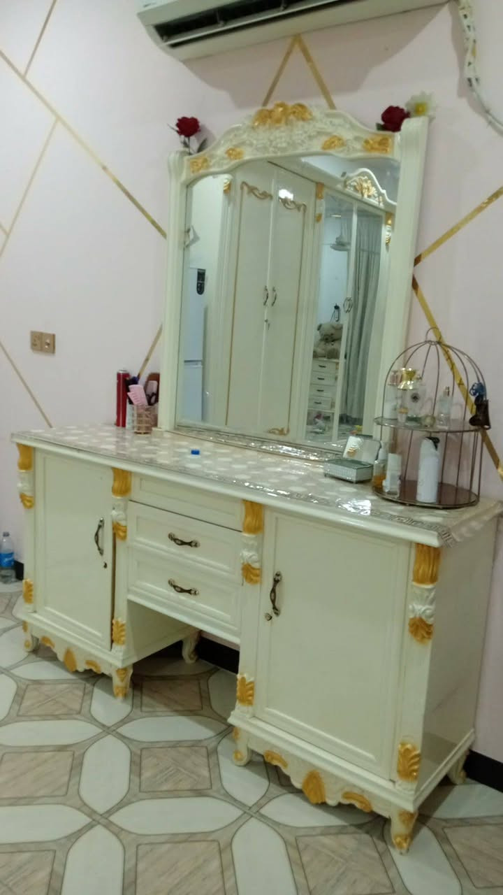 غرفه عراقيه للبيع خشب ثقيل سعرمليونين وربع وبيه مجال مكاني حر صغير
