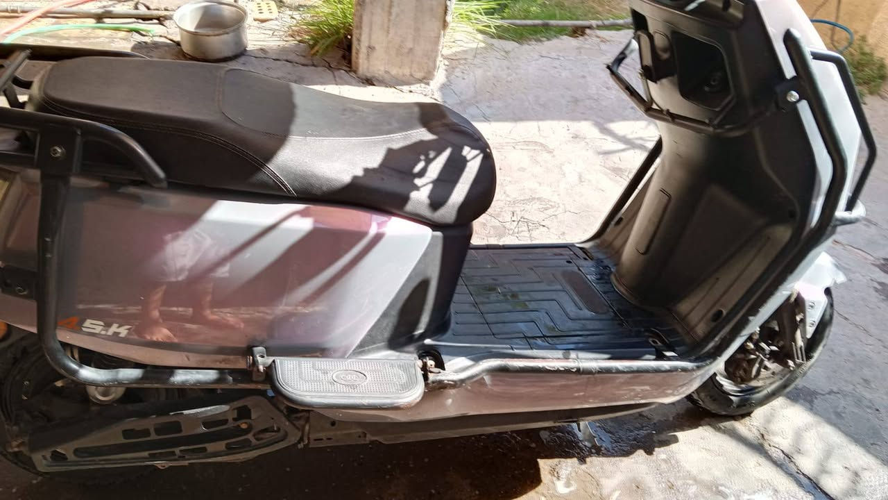 دراجه شحن مابه اي نقوصات نضيفه بس لهورن ميشتغل سعر 700الف وبه مجال البطاريات 6🛵موقع حي الجهاد تواصل وتساب***********

