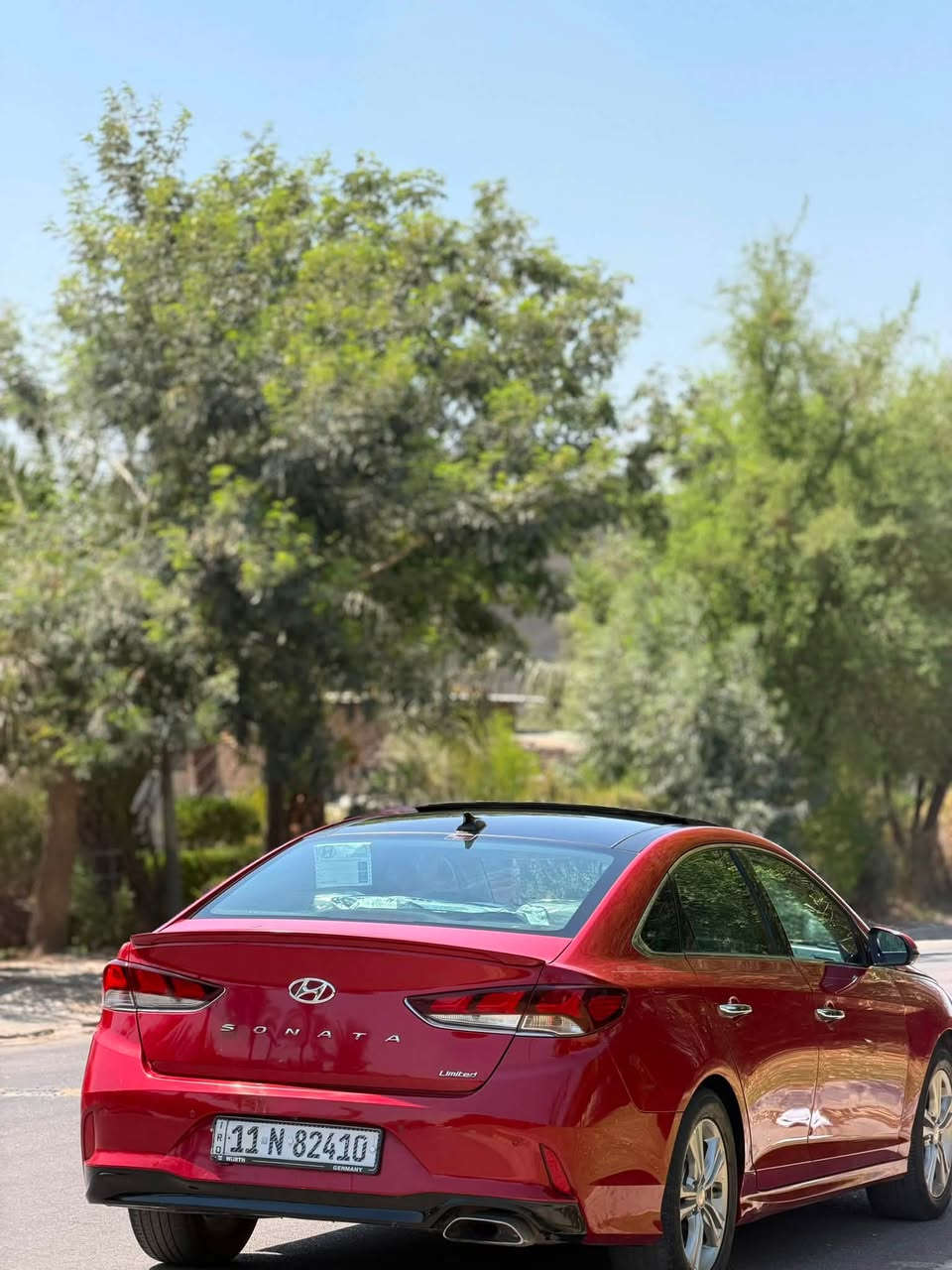 للبيع سوناتا 2019
وارد امريكي 
مواصفات limited 1/1 
بصمة 
بانوراما 
كشنات جلد تدفئة تبريد 
كشنات امامي كهرباء 
بردات خلفيه 
سستم صوت انفنتي 
ماشية 89 mi
ستيرن تدفئة 
وضعيات قيادة 
ابل كار باي اندرويد اوتو 
قطعه تبريد خلفي 
وباقي المواصفات المعروفه 
حادث السياره جاملغ وبنيد وباب الصدر كلير 
وصور حادث نازله
مكان السياره بغداد حي الجامعه 
السعر 138 $ وبيه مجال 
☎️ ***********
