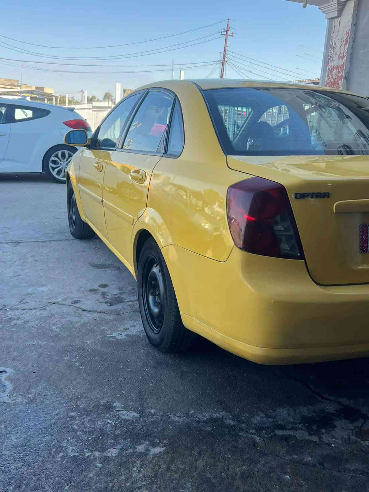 اوبترا موديل 2011 بسمي  رقم جديد سنويه لحد 31 بطاقه بانزين  منضومه غاز سياره مابيها ضربه بس تصفيه  تخم تاير جدد صدر جديد مابيها نقص جاهزه مال شغل  سعرها 68 بيها مجال شي قليل مكاني كركوك شراي يتصل والف هلا بي ***********

نص مكتوب في الصور:
- ***********