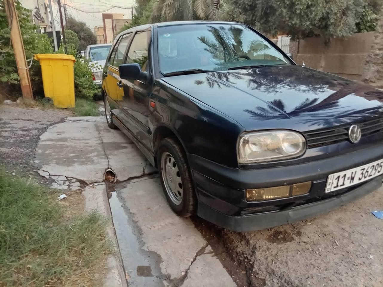 🔹بسم الله الرحمن الرحيم🔹
— للبيع گولف موديل ٩٤ محرك ٢٠٠٠ اللون نيلي 🚙

السيارة بحالة ممتازة من الدعامية للدعامية 

🔸محرك كير كفالة

🔸تبريد ❄️/تدفئة 🔥 

🔸صدر امامي خلفي تخم تاير 💯

🔸مصبوغة عام صبغ درجة اولى وبالحقيقة احلى من الصوور 

🔸داخل بحالة ممتازة 💯كشنات دشبول بطاين ارضية

 🔸 مسطرة نوزلات وبلكات وفيول بم كلها جديدة 

السعر 51 ورقة وبيه مجال جدا بسيط السيارة مكلفتني اكثر من هالسعر شاهد الله ومناقصها شي ومستعجل ع البيع 

📍العنوان بغداد 

📞 ***********
