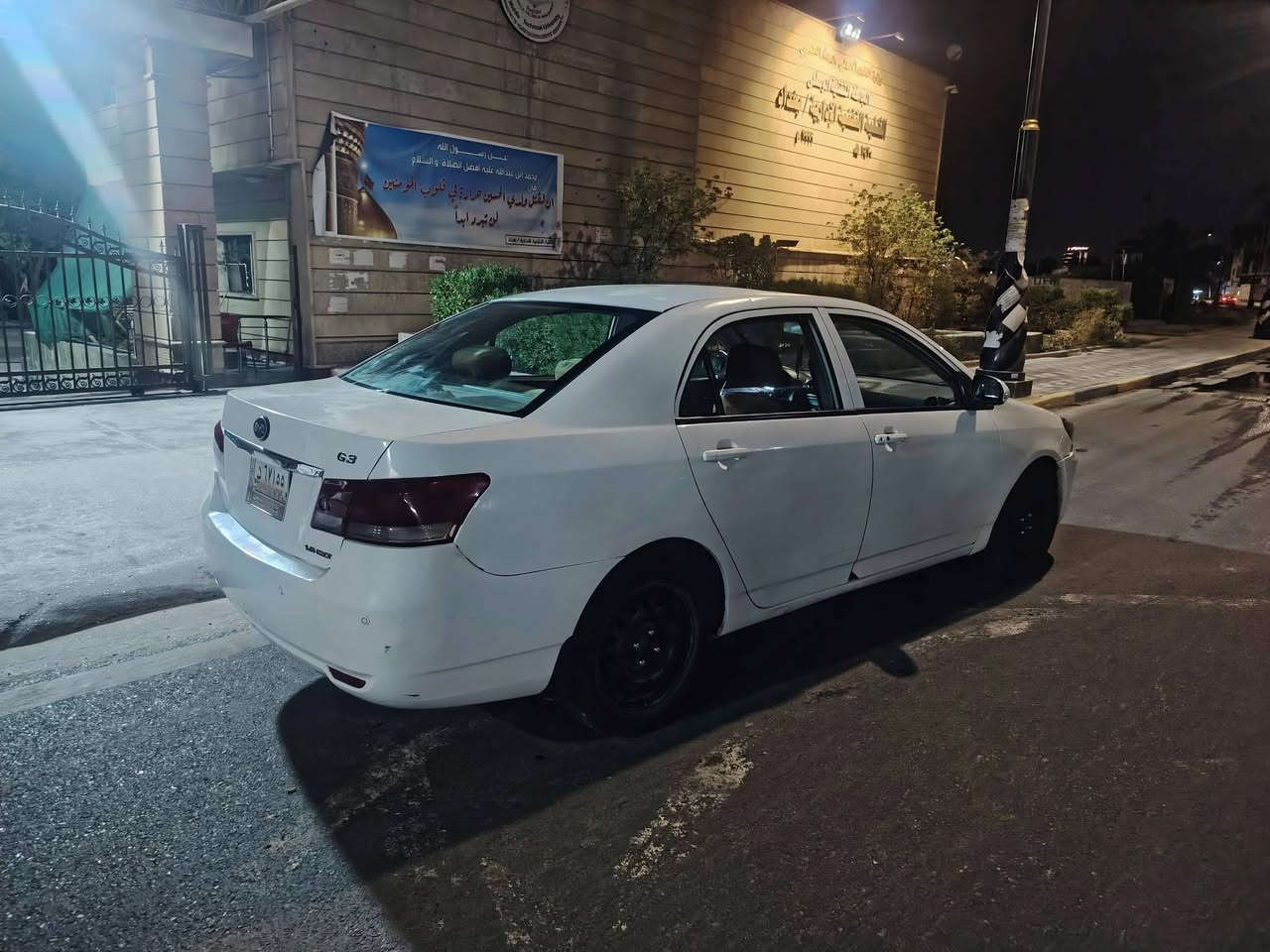 بي واي دي ٢٠١٣ رقم بغداد تحويل ثاني يوم  سياره نضيفه  تبريد شغال كير ومكينه مكفولات
ماشيه ١٥٤ الف السياره على ايدي من الشركه بيه بعض الملاحضات
السعر ٤٨ بيه مجال
للستفسار ***********
