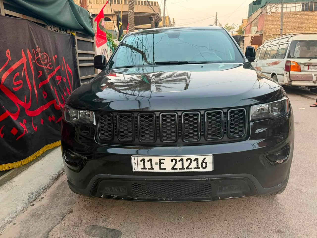 المركبة   :  جيب گراند شيروكي 
موديل   : 2018
الفئة     : بلاك توب
الحادث امريكا : جاملغ تبديل وحافة البنيد
بلعراق صار بيها صبغ قطعتين يعني 4 قطع صبغ
بدون ايرباك السيارة  
الايرباك : بدون ايرباك
الرقم     : بغداد شبه مميز
السعر.  : 175 بيها مجال 
المواصفات :
✅محرك 3600 ( 6 سلندر )
✅اللون اسود 
✅شاشة فول HD  
✅تحكم مقود
✅داخل جلد  
✅كامرة خلفية
✅نقطة عمياء
✅بصمة و تشغيل عن بعد
✅الجنطة كهرباء
✅مقاعد امامية كهرباء 
✅حساس خلفي 
✅ويل كب قياس 18
✅منضومة زنون

للاستسفار:***********
مكان : بغداد
للبيع او المراوس
